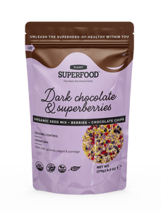 Sėklų mišinys su juoduoju šokoladu ir uogomis